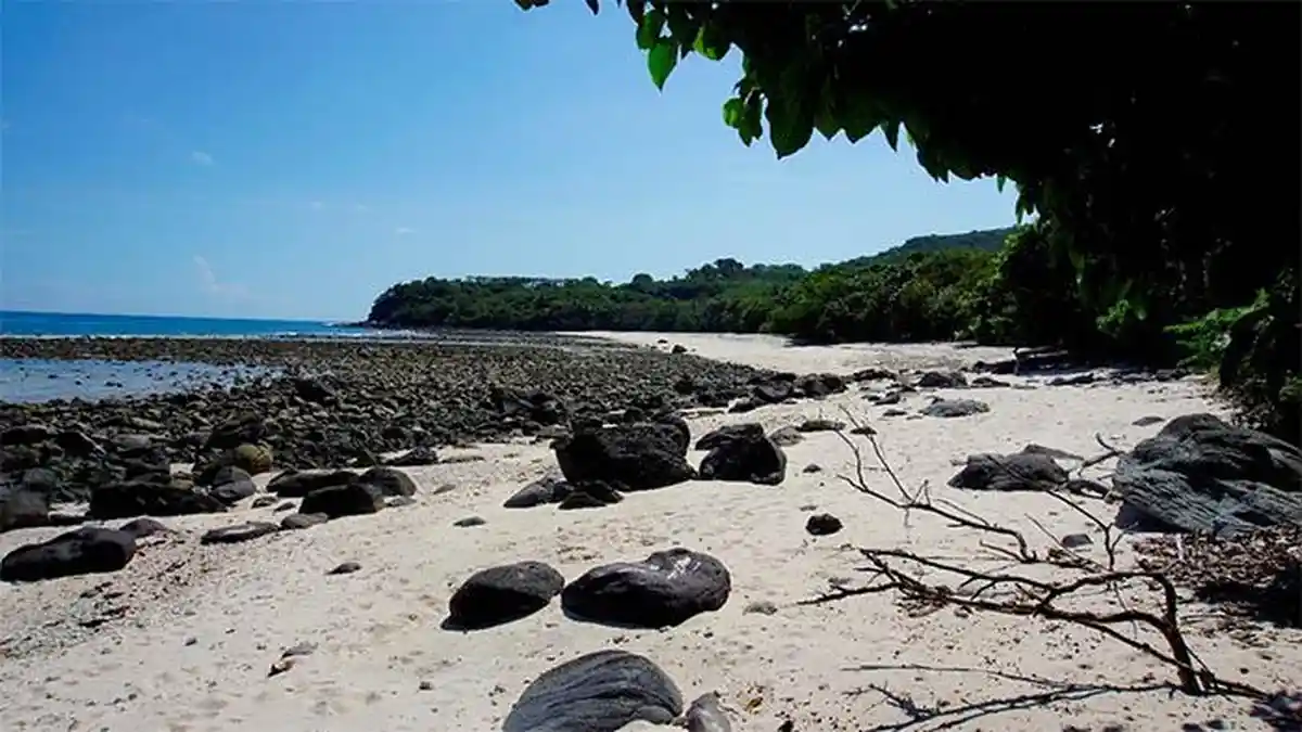 Wisata NTT ,  Pantai Pasir Putih Borik di Manggarai yang Mepesona Tapi Belum Banyak yang Tau