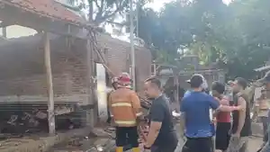 KEBAKARAN-DI-CIREBON-Tangkapan-layar-video-detik-detik-kebakaran-hebat-mengguncangDD.jpg