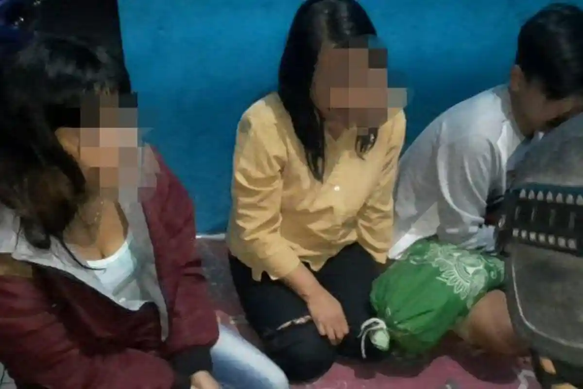 Asik Pesta Miras, Lima Remaja Digerebek Polisi, Suara Erangan di Kamar Sebelah Buat Curiga, Ternyata