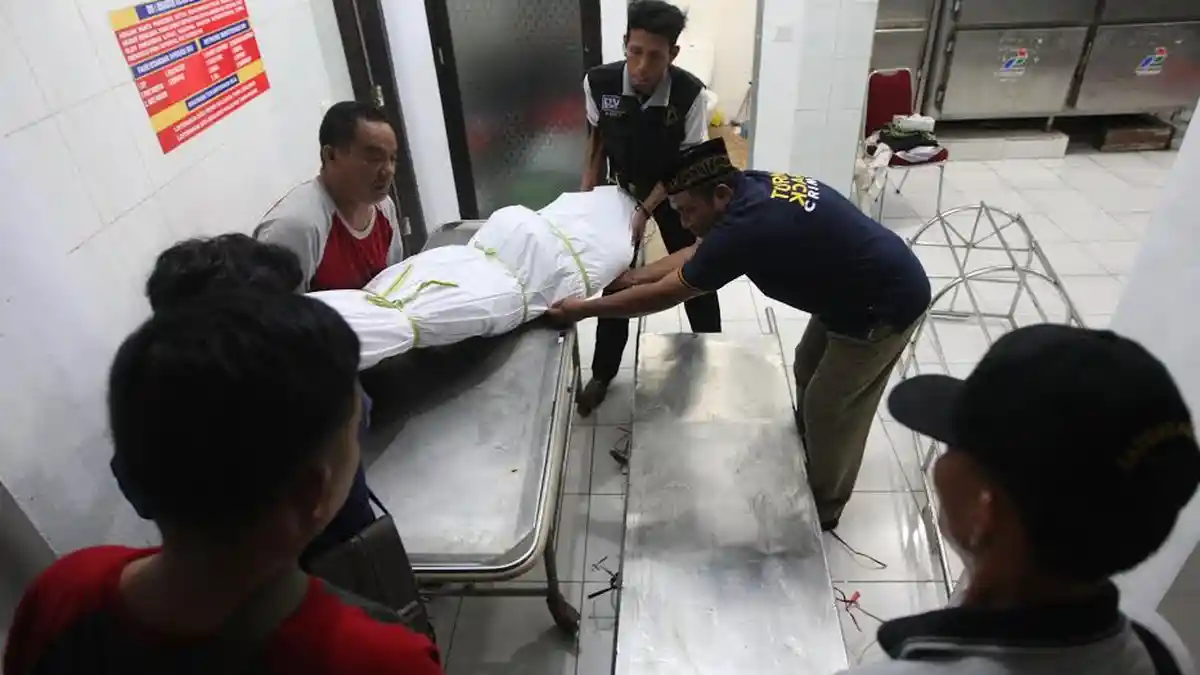 Nasib Jenazah ‘Kolor Ijo’ di Makassar, Belum ‘Dikhitan’, Cuma Disalati 1 Orang - mayat-kolor-ijo_20170520_225520.jpg