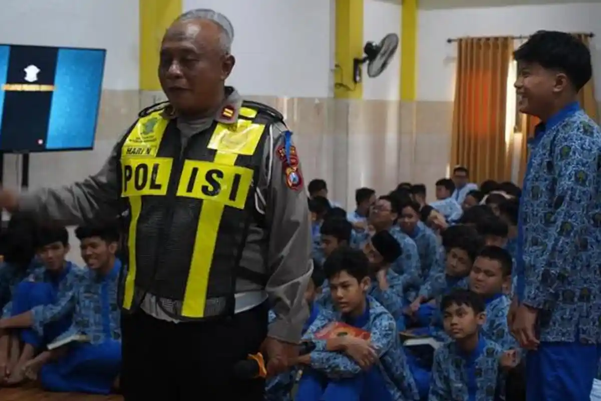 Hadiri MPLS SMP Muhammadiyah 2 Taman Sidoarjo, Polisi Beri Edukasi Pencegahan Perundungan