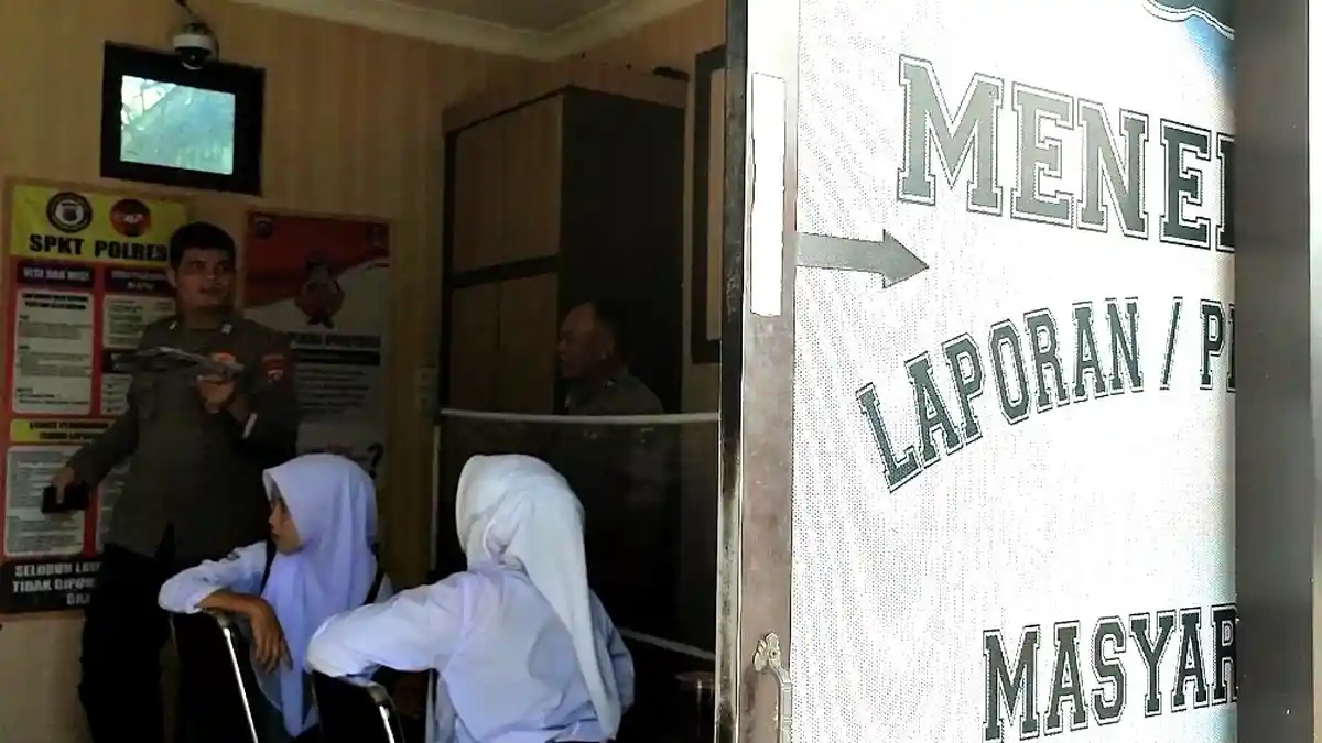 Duh Kurang Ajar, Oknum Guru PNS Mau Pamerkan Alat Vitalnya, 9 Siswi SMK Lapor Polisi