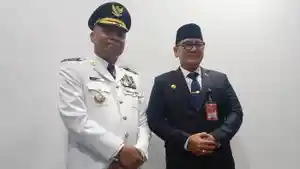 Momen-Keakraban-Andi-Muhammad-Yusuf-dan-Pj-Bupati-Buton-Tengah-Kostantinus-Bukide-Usai-Pelantikan.jpg