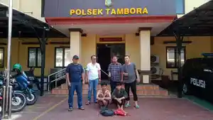 Polsek-Tambora-Menangkap-dua-pelajar-bawa-senjata-tajam-di-Jalan-Krendang-Selatan.jpg