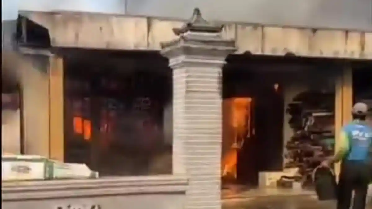 Evakuasi Dramatis Puluhan Kambing di Lamongan Setelah Rumah dan Kandang Terbakar