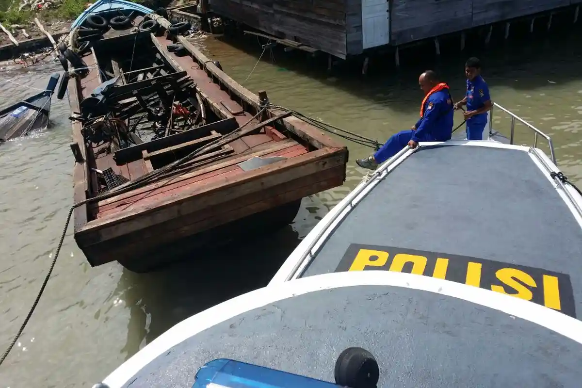 ABK Kapal Intan Jaya Terombang-ambing di Laut, Kapal Terbalik di Perairan Pulau Timun