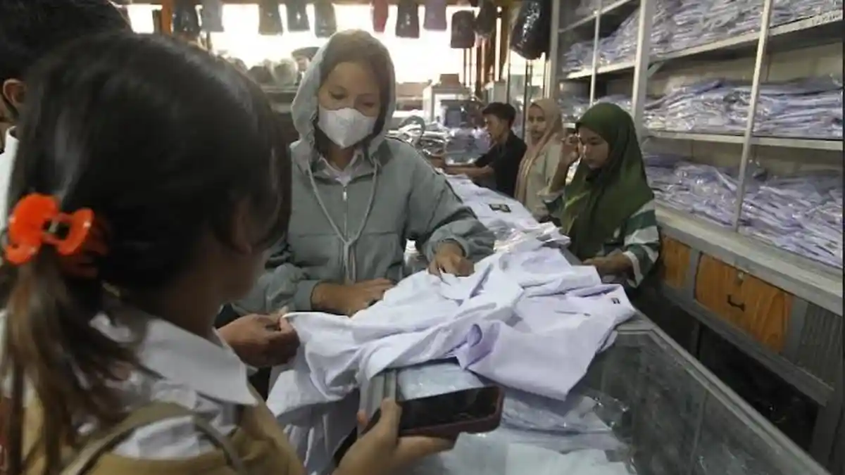 Penjualan Seragam Sekolah di Medan Mulai Meningkat, Harga Naik 20 Persen