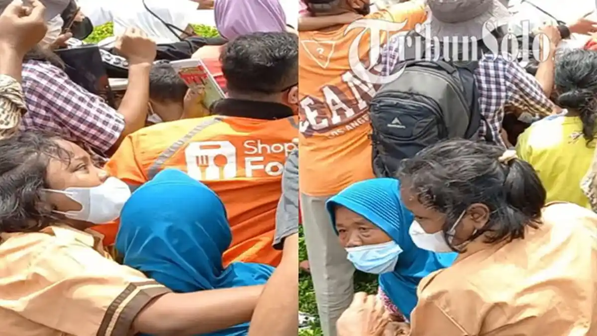 Aksi Heroik Anak SD Berseragam Pramuka, Lindungi Sosok Nenek-nenek saat Berebut Sembako dari Jokowi