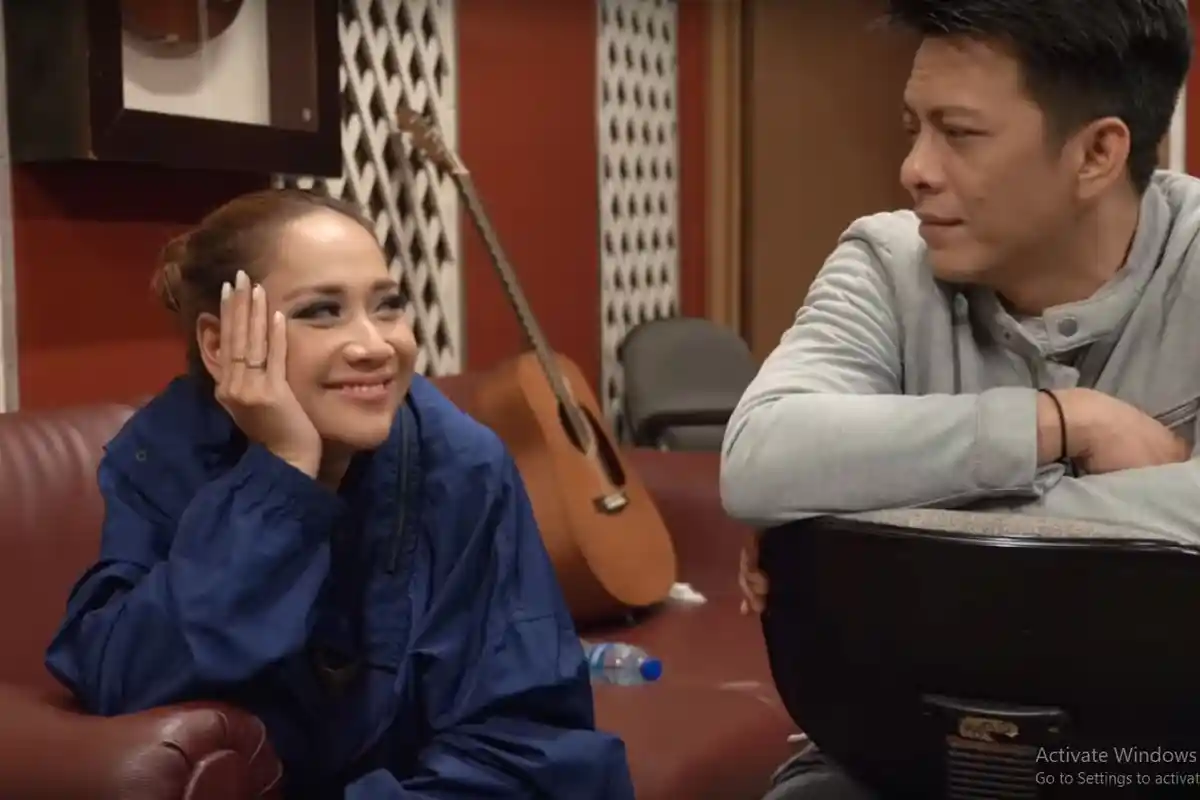 Ariel Noah Pijat Kaki BCL yang Kram, Tiba-tiba Sang Vokalis Curhat Nasib Asmaranya: Cari Cinta Susah