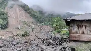 Tanah-longsor-di-Matim.jpg