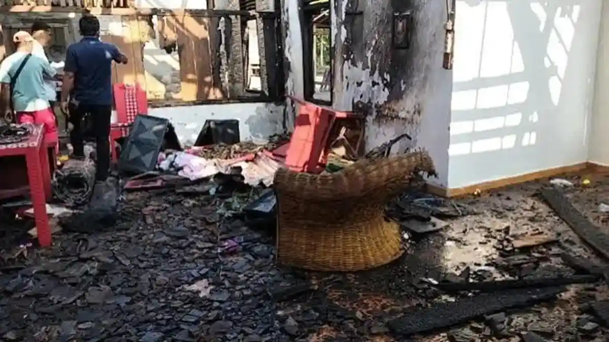 Rumah Dibakar Menantu, Uang Rp30 Juta Milik Kakek di Sumsel Ikut Musnah - Tribunlampung.co.id