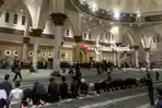 Ratusan Jemaah Ikuti Salat Gerhana Bulan di Masjid Raya Mujahidin Pontianak