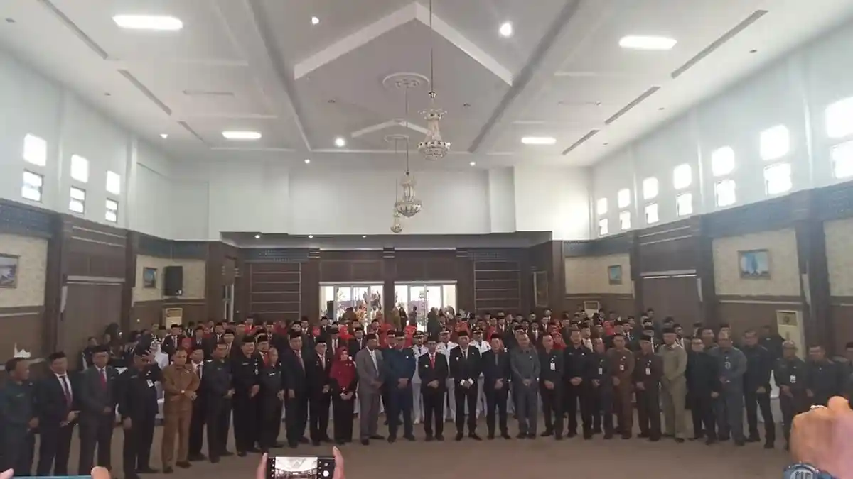 Daftar 10 Pejabat Pimpinan Tinggi Pratama Pemkab Karimun yang Baru Dilantik Hari Ini - foto-bersama-pejabat-karimun-1222026.jpg