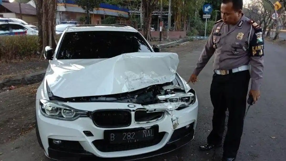 Kecelakaan Tol Sidoarjo, Bocah 15 Tahun Ngebut Naik Sedan Tabrak Pikap