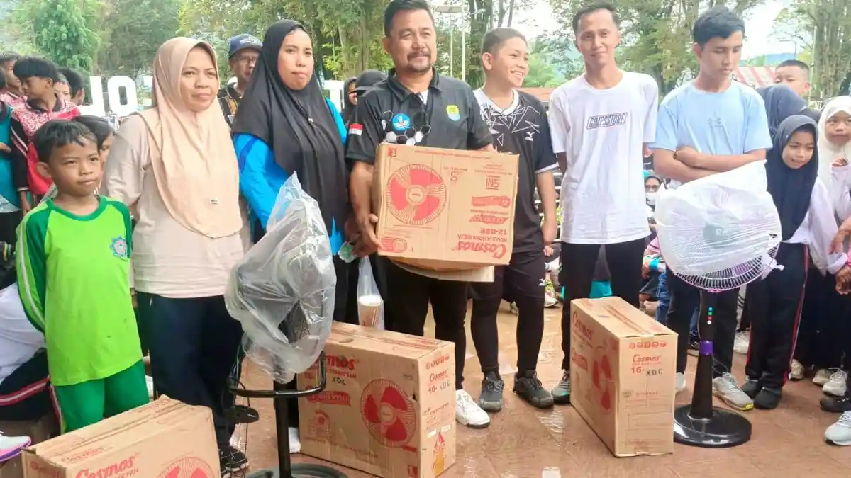 Hari Guru Nasional 2025, PGRI Tolitoli Gelar Jalan Santai Keluarga