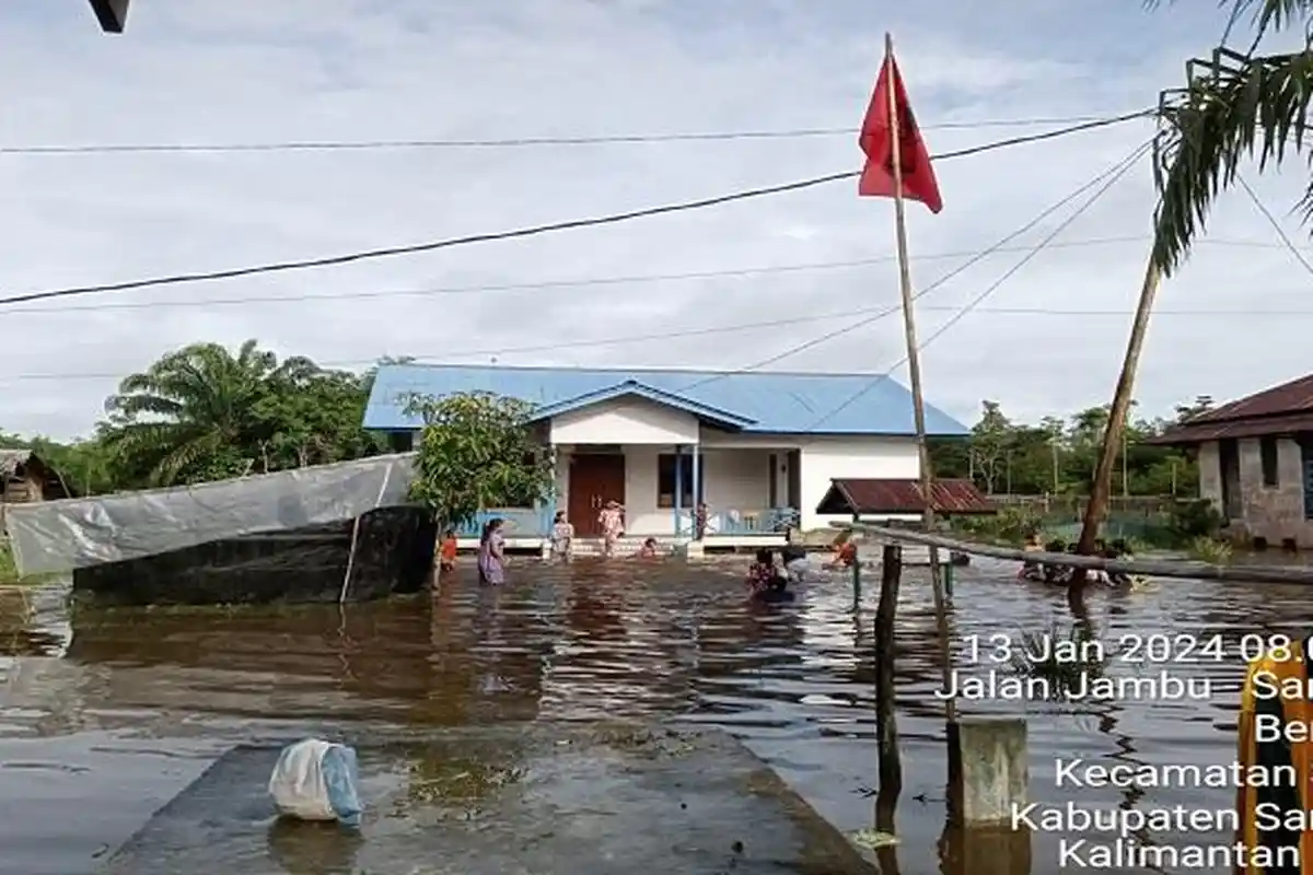 Banjir Rendam Dusun Jambu Sajad, Warga Mulai Bikin Panggung dalam Rumah