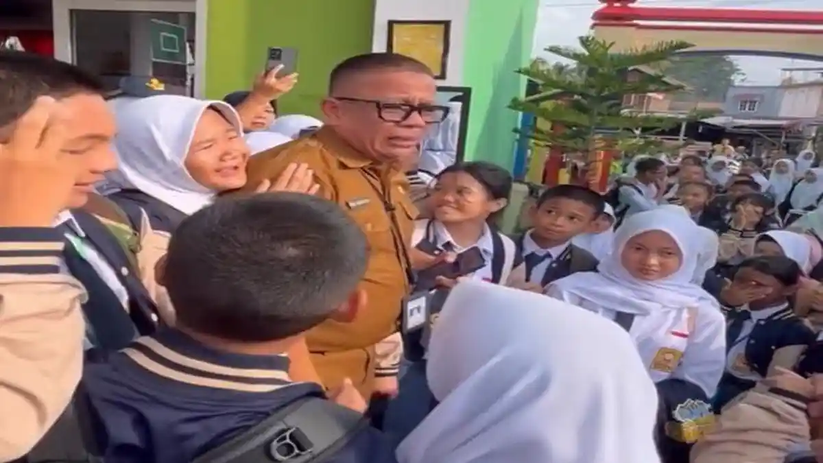 Nasib Roni Ardiansyah Usai Dicopot dari Kepsek SMPN 1 Prabumulih, Kini Jadi Guru Biasa