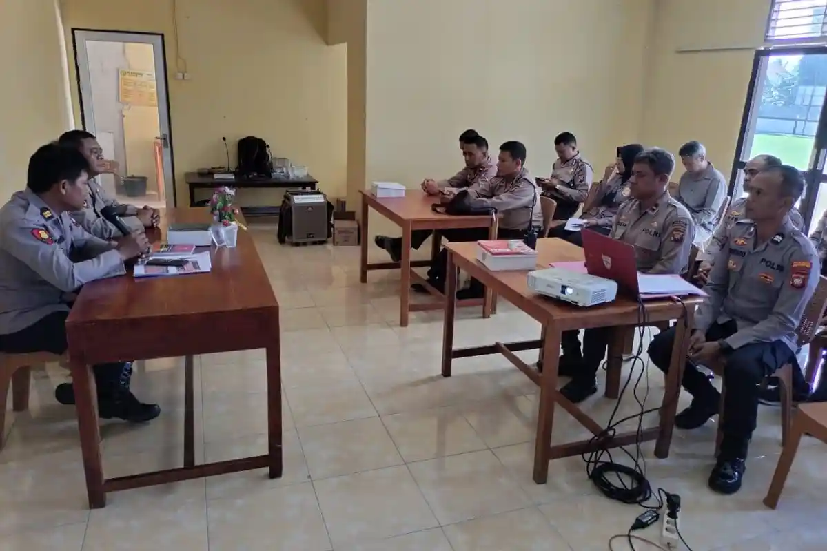 Seksi Hukum Polres Singkawang Laksanakan Sosialisasi Hukum di Polsek Singkawang Selatan