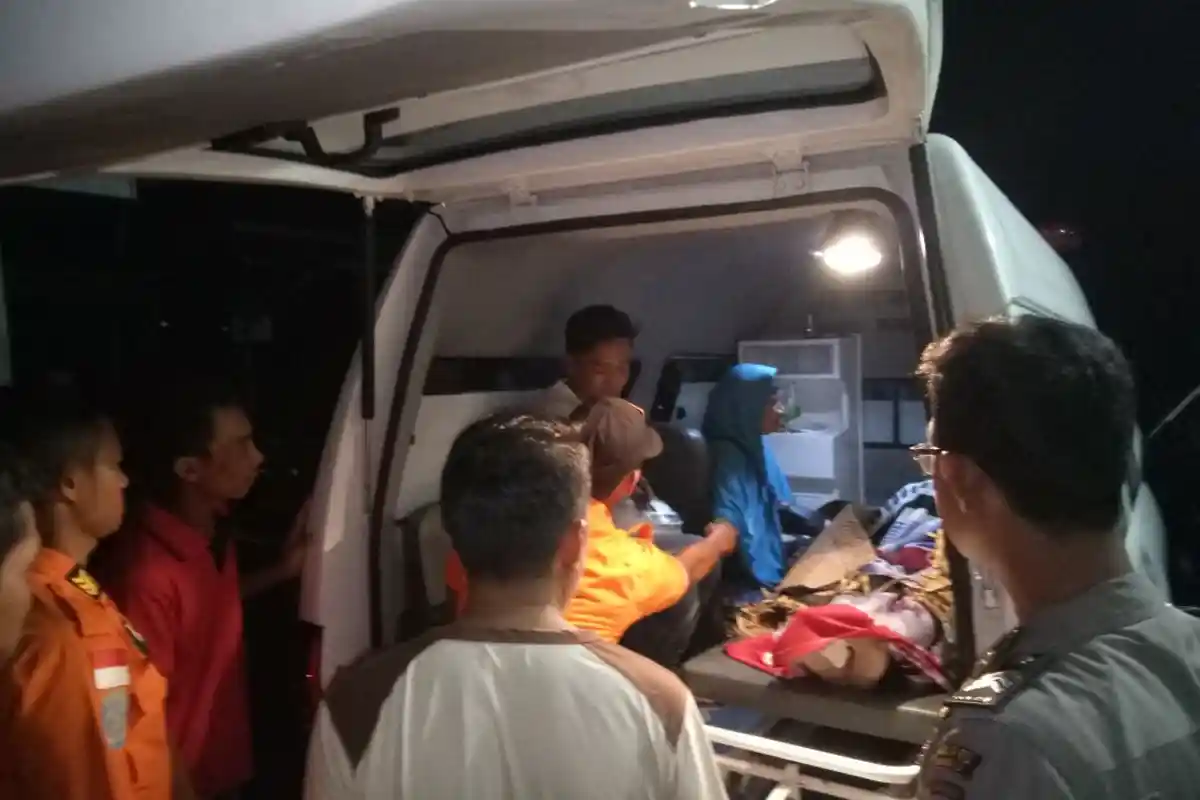 BREAKING NEWS : Perahu Angkut Pekerja Walet di Sejangkung Tenggelam, 1 Penumpang Tewas