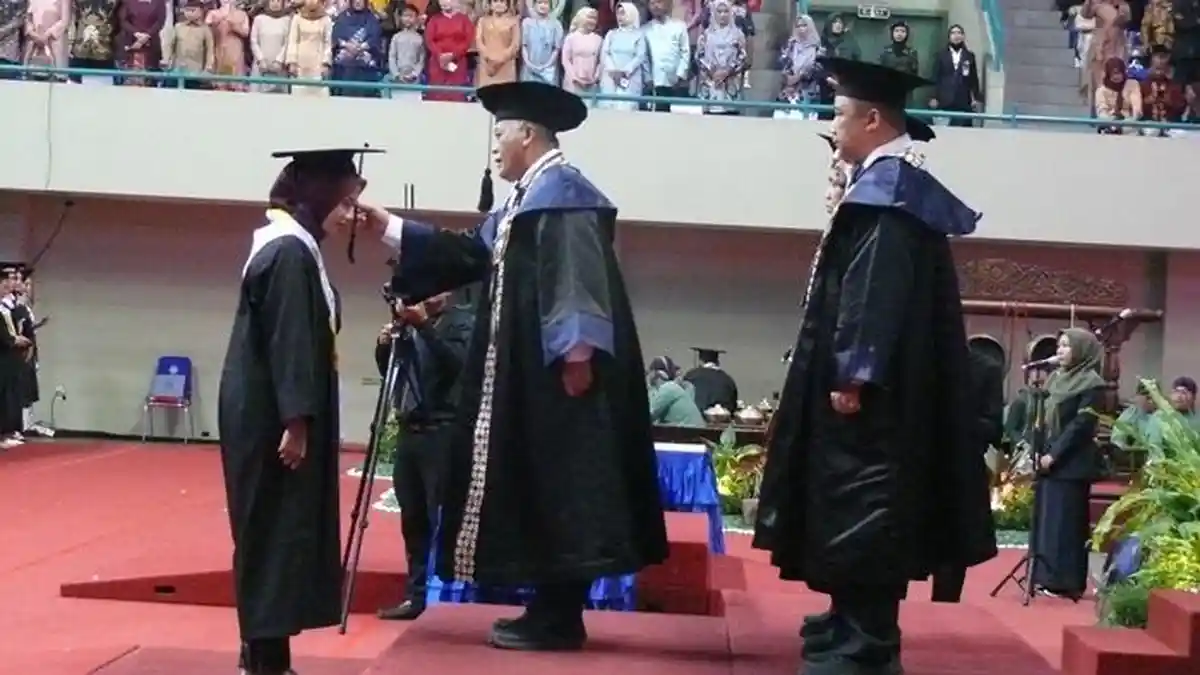 UNY Mewisuda 1.566 Wisudawan, Lulusan Diharapkan Lebih Adaptif, Profesional dan Berdaya Saing