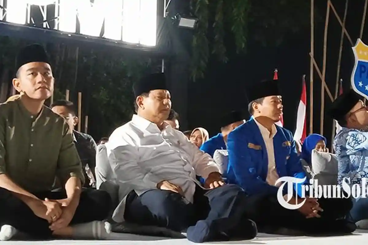 Ngobrol dengan Prabowo di Panggung Harlah PMII ke-63 di Solo, Gibran: Rahasia 