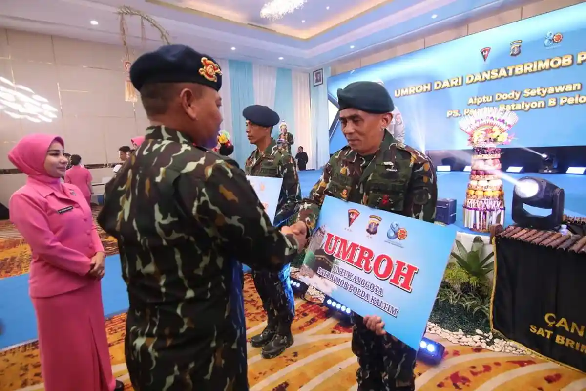 HUT ke-80 Korps Brimob, Dua Personel Brimob Kaltim Berdedikasi Tinggi Dihadiahi Ibadah Umrah