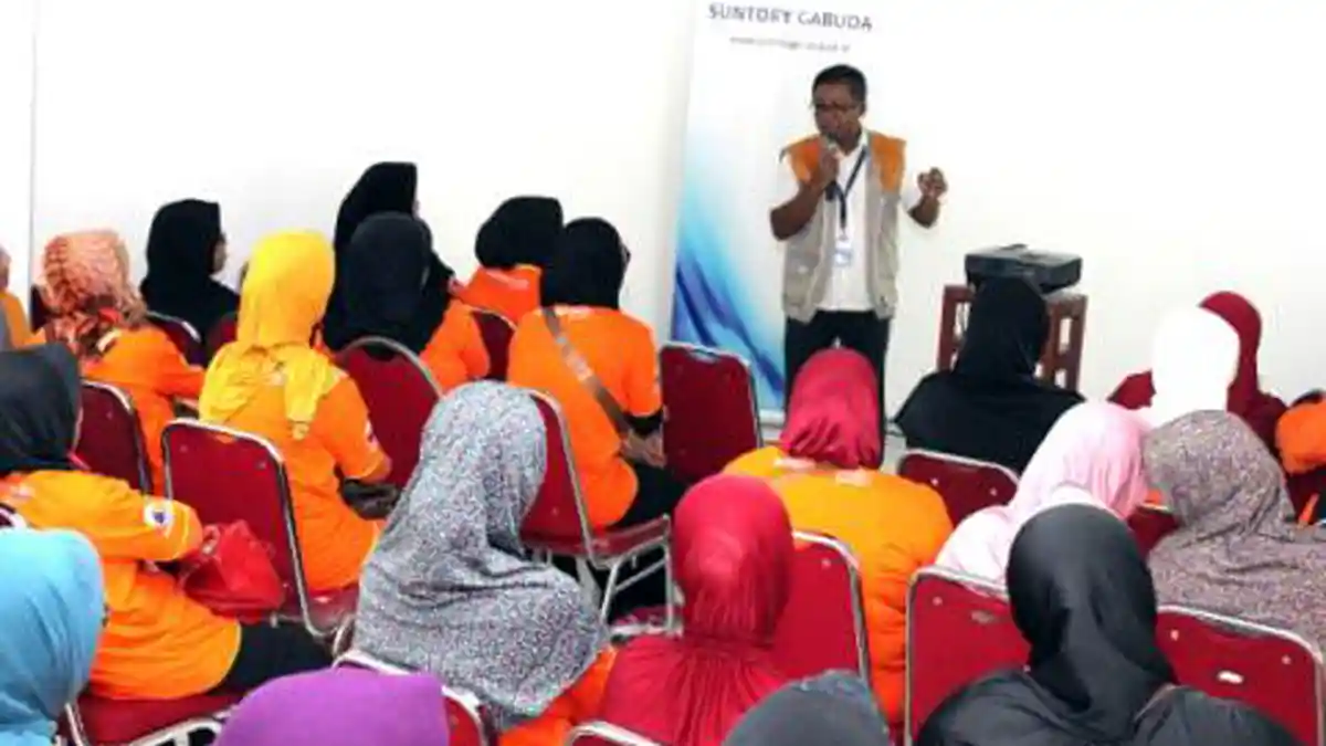 Pendidikan Finansial Suntory Garuda Beverage untuk Komunitas Melati Bersih