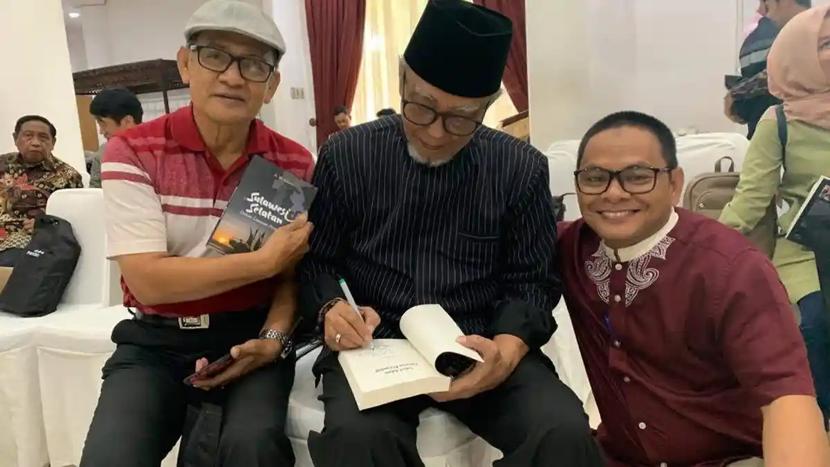 AM Sallatu: Bicaralah Melalui Tulisan, Dorong Masyarakat  Berunjuk Pikir Bukan Mahir Berunjuk Rasa