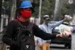 Jasa Penukar Uang Reeceh di Pinggi Jalan