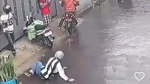 Kurir-paket-di-Bandung-jadi-korban-begal-saat-berteduh-dari-hujan-deras.jpg