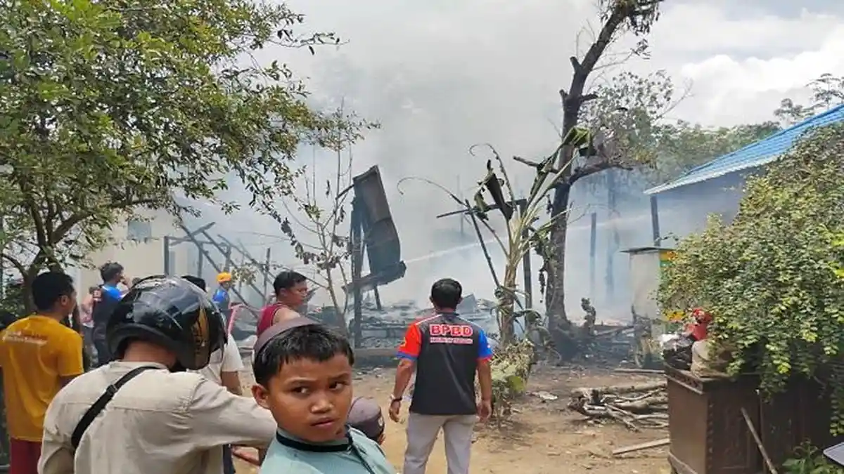 Geger Kebakaran di Maburai Tabalong, Satu Rumah Kayu Ludes Terbakar 