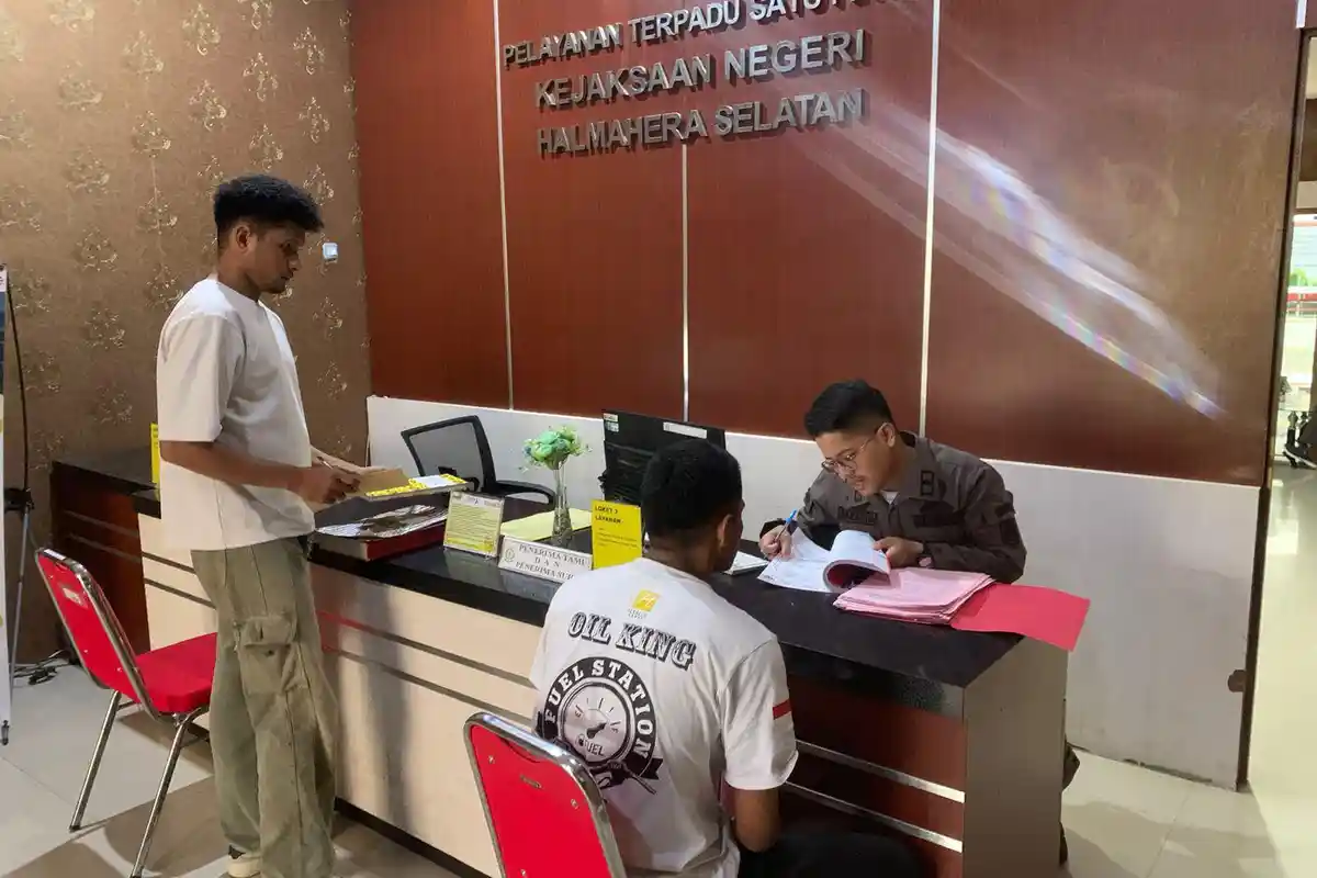 Berkas Perkara Lengkap, Polres Halmahera Selatan Serahkan Tersangka Curanmor dan Barang Bukti ke JPU