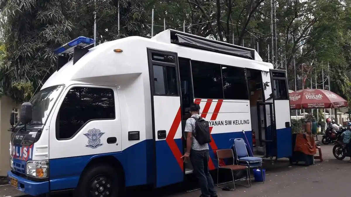 Warga Lembang Hari Ini Bisa ke Depan Masjid Agung Lembang untuk Perpanjang Masa Berlaku SIM