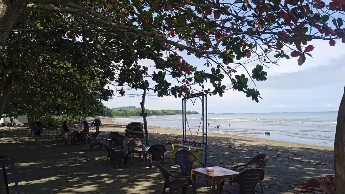 Pantai Koa-Koa, Destinasi Wisata Favorit Warga Pasangkayu Nikmati Hari Libur