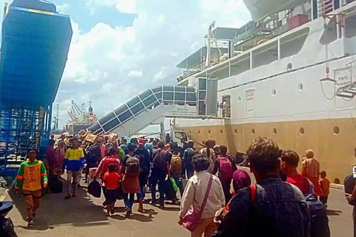 Pelindo Sub Regional 3 Jawa Siapkan Mobile Gangway di GSN Pelabuhan Tanjung Perak Surabaya