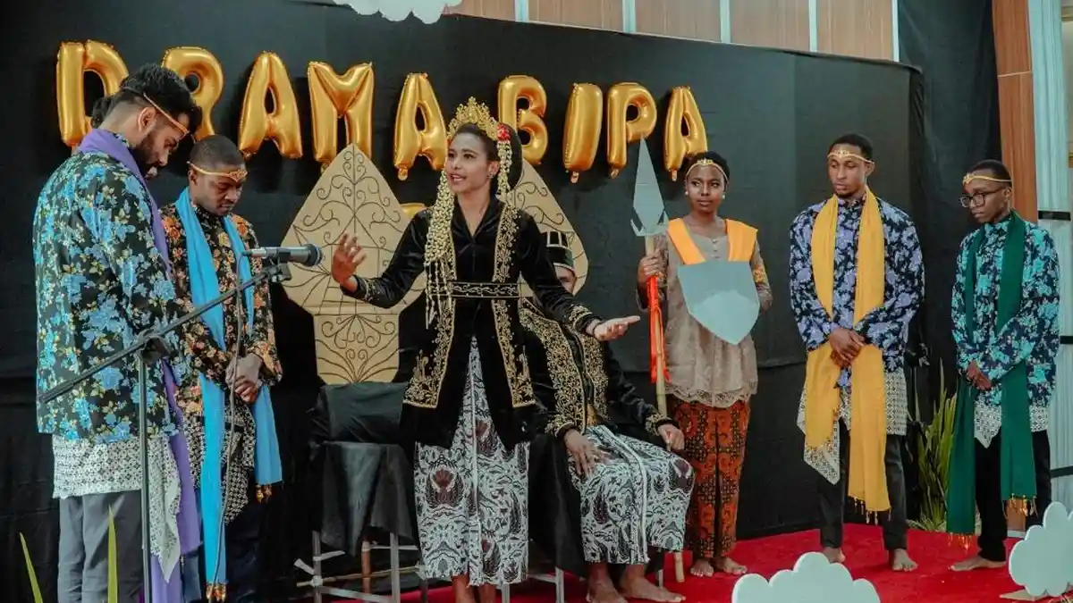 KPBB UAJY Perkenalkan Budaya Indonesia Kepada Mahasiswa BIPA Melalui Drama