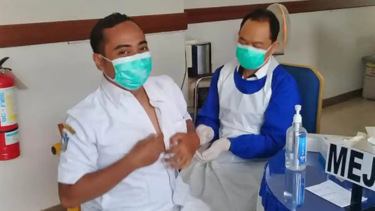 Vaksinasi Covid-19 Tenaga Kesehatan di Situbondo Capai 70 Persen