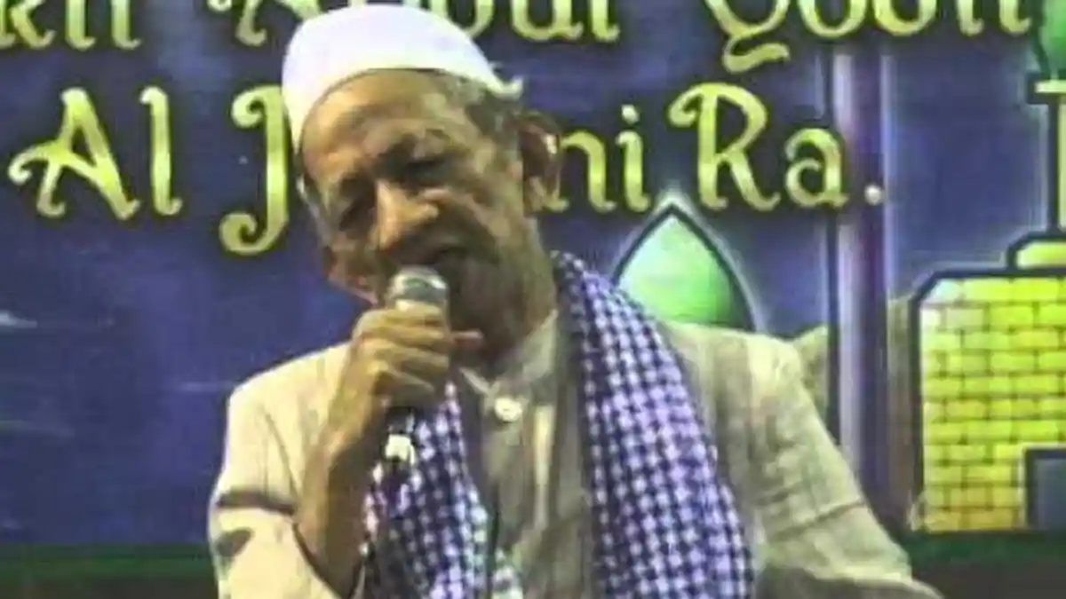 8 Fakta KH Sholeh Qosim yang Wafat saat Sujud Salat, Jokowi Pernah Mencium Tangannya