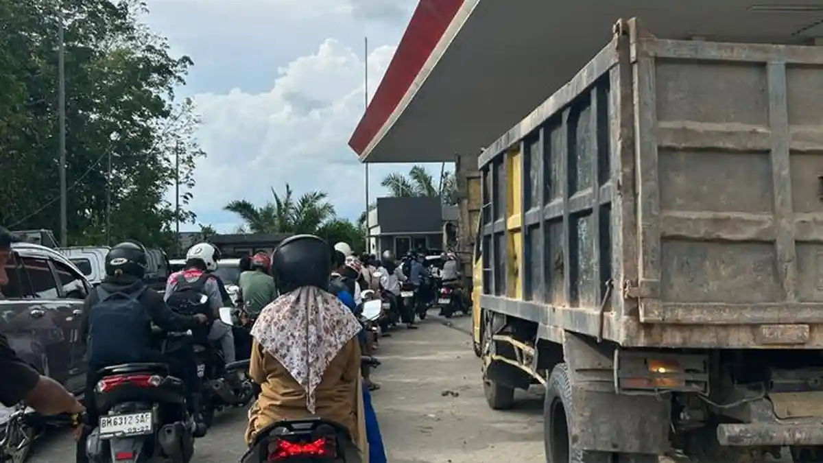 Antrean Mengular di SPBU, Warga Siak Keluhkan Sulitnya Pertalite