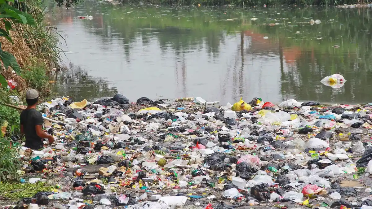 18 Pabrik Diduga Membuang Limbah ke Sungai Citarum