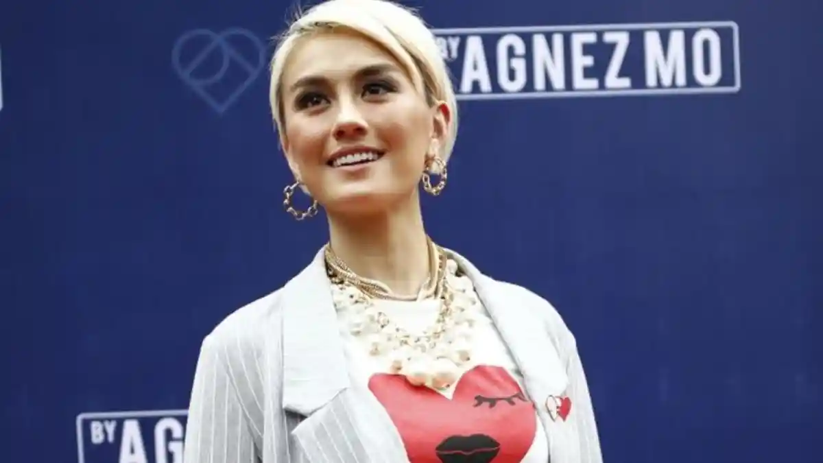 Agnez Mo Beberkan Arti Lagu Diamonds Saat Wawancara Billboard