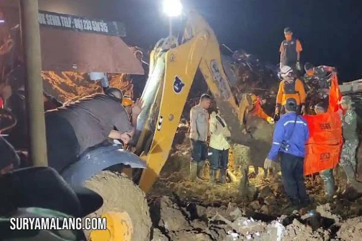 2 Penolong Korban Longsor DItemukan Tewas Tertimbun di Desa Bumirejo Kecamatan Kesamben, Blitar