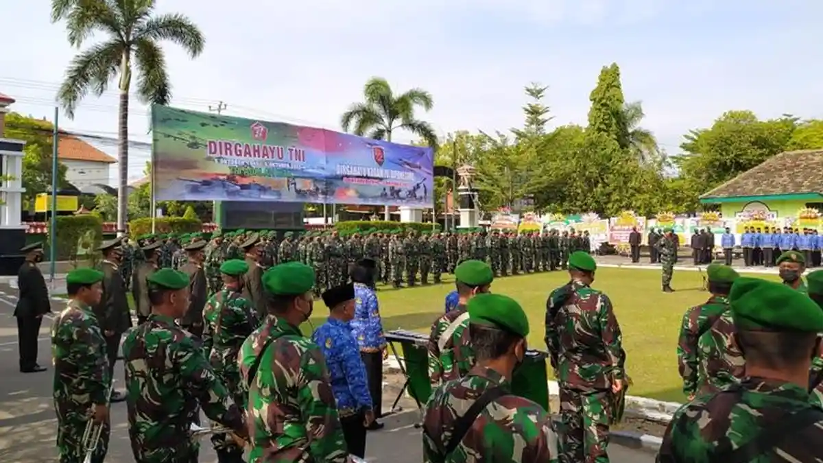Rentetan Karangan Bunga, Meriahkan HUT ke-77 TNI di Makodim Sragen