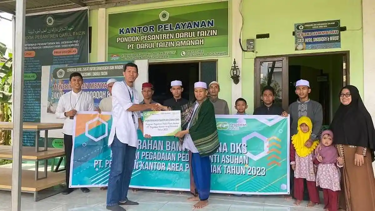 Pegadaian Gelar Program Pegadaian Peduli Panti Asuhan di Pondok Pesantren Darul Faizin.