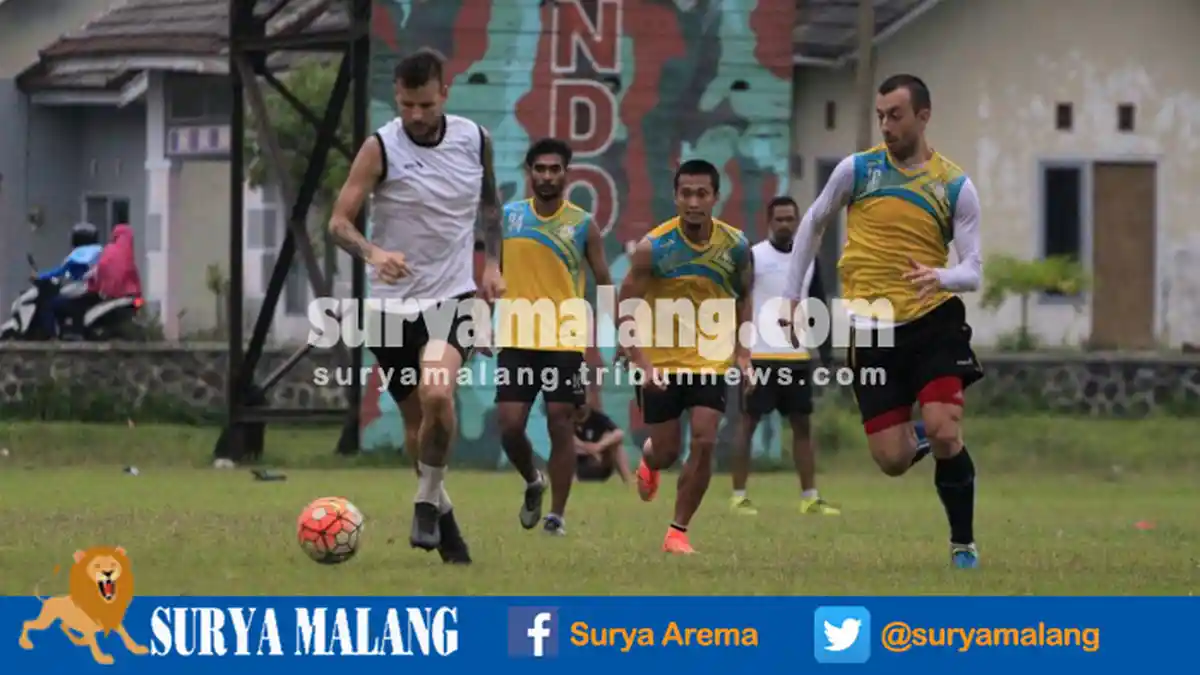 Jelang Laga Persegres Vs Arema, Inilah Kicauan Nick Kalmar Tentang Ide-Ide Singo Edan di Lapangan
