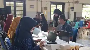 Suasana-layanan-Sistem-Penerimaan-Murid-Baru-SPMB-tahun-2025.jpg