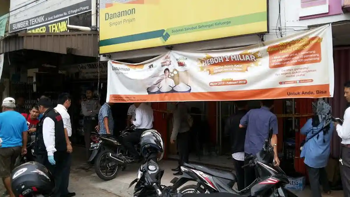 Rusak Rolling Door, Maling Bobol Bank Danamon Pangkalpinang