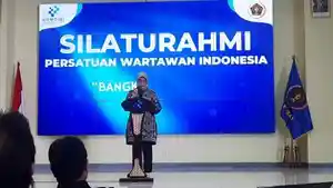 Gusti-Ayu-Putu-di-Kongres-PWI.jpg