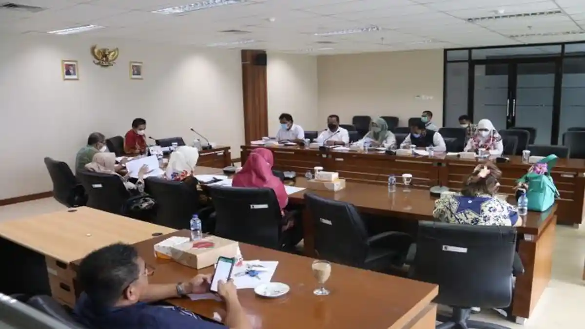 Komisi IV DPRD Kota Depok Raker dengan Dinsos, Minta Maksimalkan Aplikasi Solid dan Bantuan Tunai