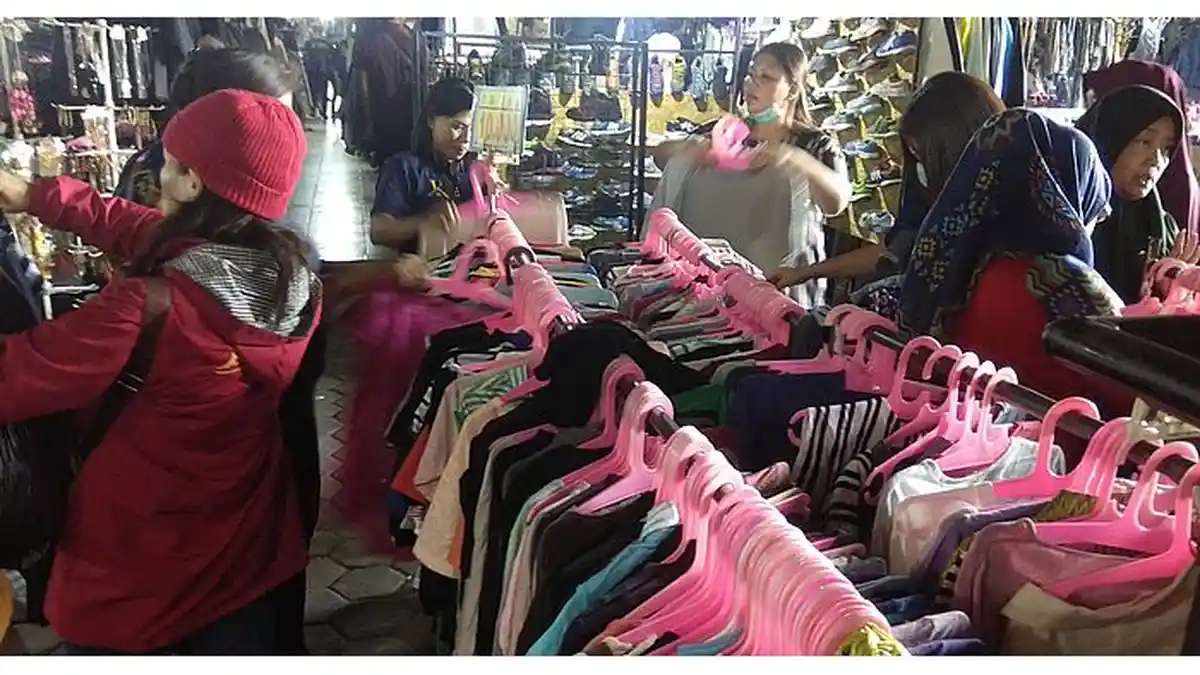 Ironi Baju Bekas Impor, Dilarang Pemerintah tapi Tetap Diburu di Pasar Cimol Gedebage